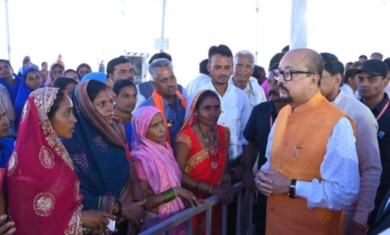 गोद लिए ग्राम टेमरी में राज्यपाल रमेन डेका का प्रेरक प्रवास – जनसंवाद, विकास और जनभागीदारी की मिसाल गोद लिए ग्राम टेमरी में राज्यपाल रमेन डेका का प्रेरक प्रवास – जनसंवाद, विकास और जनभागीदारी की मिसाल