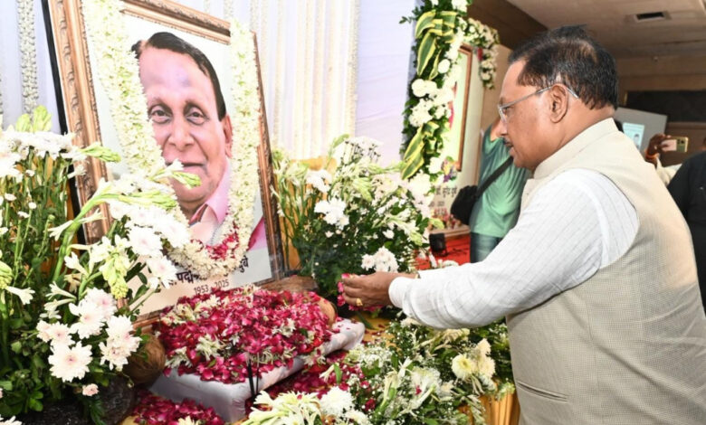 सभी को हँसाने वाला कवि हमें रुलाकर चला गया – मुख्यमंत्री श्री साय सभी को हँसाने वाला कवि हमें रुलाकर चला गया – मुख्यमंत्री श्री साय