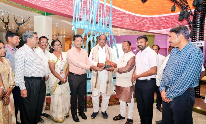 जनजातीय संग्रहालय भावी युवा पीढ़ी में गौरवशाली आदिवासी संस्कृति के प्रति आत्म गौरव का भाव करेगा जागृत – केन्द्रीय मंत्री श्री दुर्गादास उईके जनजातीय संग्रहालय भावी युवा पीढ़ी में गौरवशाली आदिवासी संस्कृति के प्रति आत्म गौरव का भाव करेगा जागृत – केन्द्रीय मंत्री श्री दुर्गादास उईके