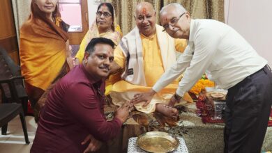 आचार्य जी के कैंम्प 01 निवास पर  गुरु पूर्णिमा मनी…. आचार्य पंडित ओमप्रकाश द्विवेदी बोले-ईश्वर प्राप्ति के पथ प्रदर्शक हैं गुरु…
