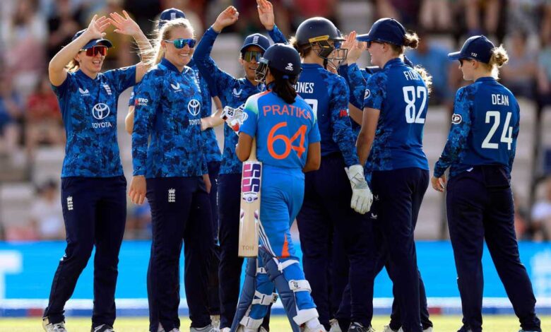 भारतीय बल्लेबाज और इंग्लैंड की टीम पर ICC ने ठोका फाइन, मैच के दौरान की थी ये हरकत भारतीय बल्लेबाज और इंग्लैंड की टीम पर ICC ने ठोका फाइन, मैच के दौरान की थी ये हरकत