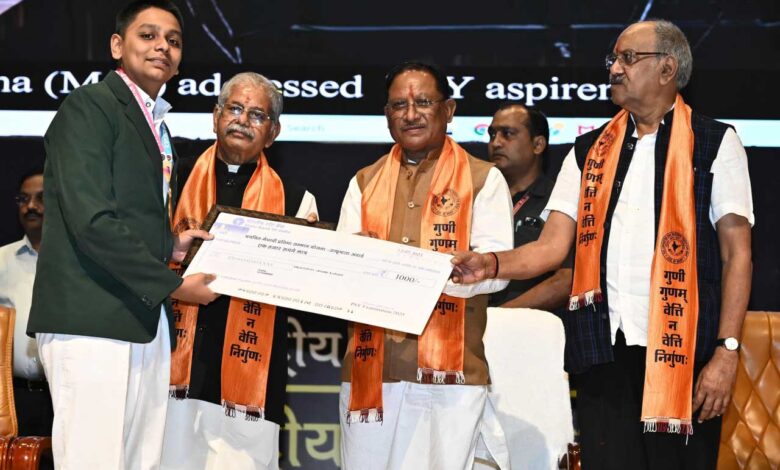 जीवन में सफलता के लिए शिक्षा है मजबूत आधार: मुख्यमंत्री श्री साय जीवन में सफलता के लिए शिक्षा है मजबूत आधार: मुख्यमंत्री श्री साय