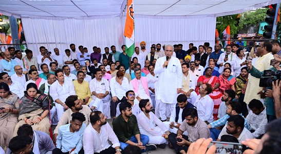 ईडी की कार्रवाई के विरोध में कांग्रेस ने दिया धरना ईडी की कार्रवाई के विरोध में कांग्रेस ने दिया धरना