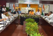 केवल रिपोर्ट पर निर्भर न रहें, निचले स्तर पर जाकर योजनाओें का क्रियान्वयन देखें-श्री डेका