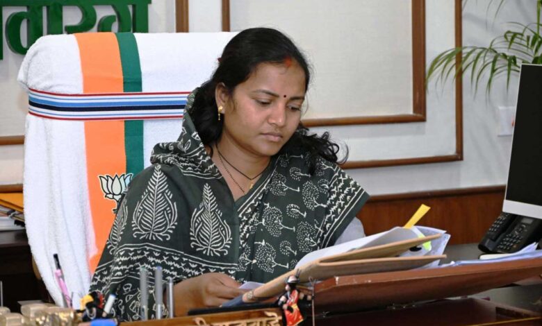 मंत्री श्रीमती लक्ष्मी राजवाड़े के प्रयास से सूरजपुर को मिली सड़कों की सौगात मंत्री श्रीमती लक्ष्मी राजवाड़े के प्रयास से सूरजपुर को मिली सड़कों की सौगात