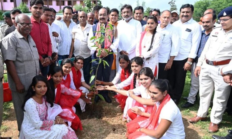 उप मुख्यमंत्री श्री अरुण साव ने युवाओं को दिया सफलता का मंत्र उप मुख्यमंत्री श्री अरुण साव ने युवाओं को दिया सफलता का मंत्र