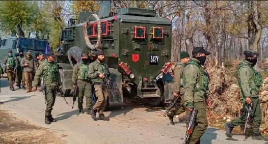 कुलगाम मुठभेड़ में दो जवान बलिदान, एक आतंकी ढेर कुलगाम मुठभेड़ में दो जवान बलिदान, एक आतंकी ढेर