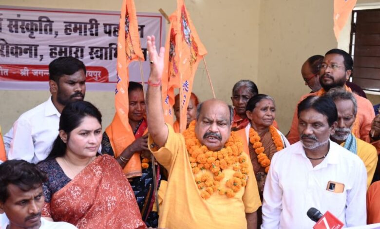 धर्मांतरण के विरोध में उत्तर विधायक पुरंदर मिश्रा के नेतृत्व में विशाल रैली — चार माताओं की घर वापसी धर्मांतरण के विरोध में उत्तर विधायक पुरंदर मिश्रा के नेतृत्व में विशाल रैली — चार माताओं की घर वापसी