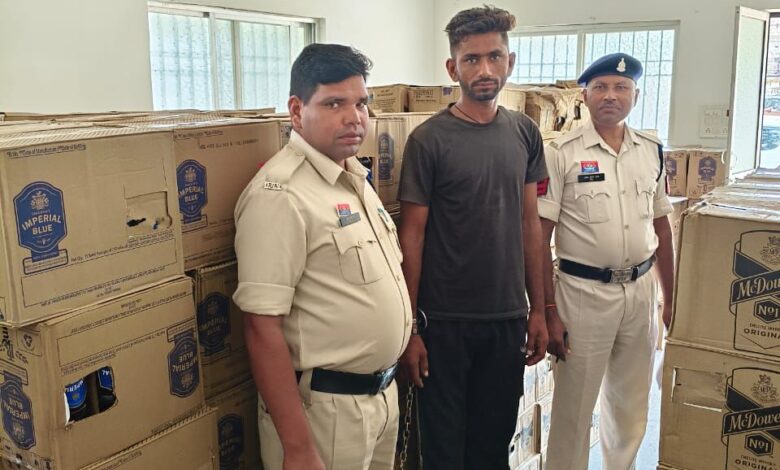 51 लाख की अवैध शराब की तस्करी करते राजस्थान के तस्कर को जशपुर पुलिस ने धर दबौचा 51 लाख की अवैध शराब की तस्करी करते राजस्थान के तस्कर को जशपुर पुलिस ने धर दबौचा