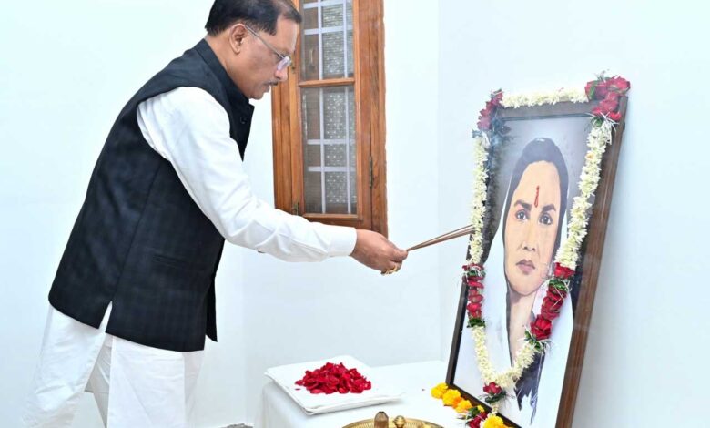 मुख्यमंत्री श्री साय ने छत्तीसगढ़ की पहली महिला सांसद मिनीमाता की पुण्यतिथि पर उनके अविस्मरणीय योगदान को किया नमन मुख्यमंत्री श्री साय ने छत्तीसगढ़ की पहली महिला सांसद मिनीमाता की पुण्यतिथि पर उनके अविस्मरणीय योगदान को किया नमन