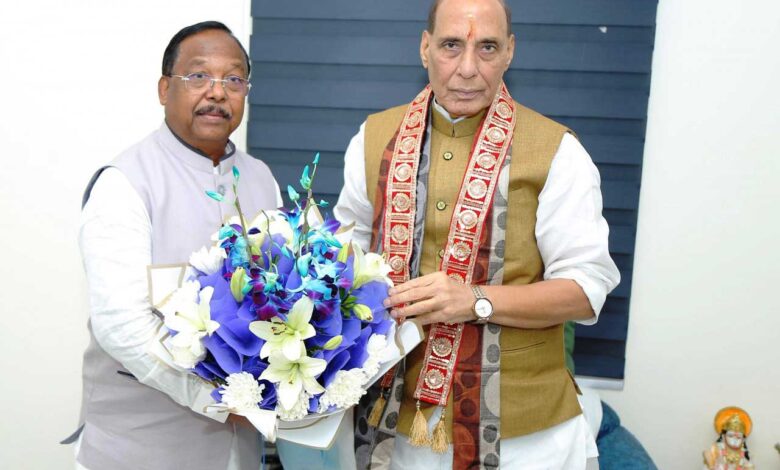 मंत्री श्री रामविचार नेताम ने केन्द्रीय रक्षा मंत्री श्री राजनाथ सिंह से दिल्ली में की मुलाकात मंत्री श्री रामविचार नेताम ने केन्द्रीय रक्षा मंत्री श्री राजनाथ सिंह से दिल्ली में की मुलाकात