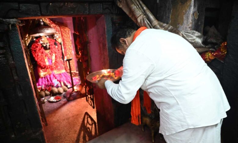 उपमुख्यमंत्री श्री विजय शर्मा ने माँ दंतेश्वरी की पूजा-अर्चना कर प्रदेशवासियों की खुशहाली की कामना की उपमुख्यमंत्री श्री विजय शर्मा ने माँ दंतेश्वरी की पूजा-अर्चना कर प्रदेशवासियों की खुशहाली की कामना की