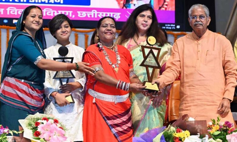 छत्तीसगढ़ रजत महोत्सव : महिला सम्मेलन एवं तीजा-पोरा महोत्सव का भव्य आयोजन छत्तीसगढ़ रजत महोत्सव : महिला सम्मेलन एवं तीजा-पोरा महोत्सव का भव्य आयोजन