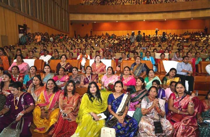 छत्तीसगढ़ रजत महोत्सव: महिला सम्मेलन एवं तीजा-पोरा महोत्सव का भव्य आयोजन छत्तीसगढ़ रजत महोत्सव: महिला सम्मेलन एवं तीजा-पोरा महोत्सव का भव्य आयोजन