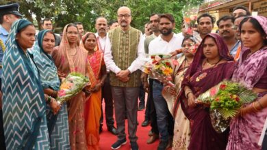 गोद ग्राम सोनपूरी में राज्यपाल का जनसंवाद, अंतिम पंक्ति तक योजनाओं के लाभ पर जोर गोद ग्राम सोनपूरी में राज्यपाल का जनसंवाद, अंतिम पंक्ति तक योजनाओं के लाभ पर जोर