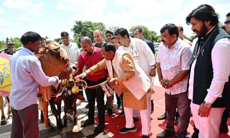 किसान समृद्ध होंगे तो देश खुशहाल होगा: कृषि मंत्री श्री रामविचार नेताम किसान समृद्ध होंगे तो देश खुशहाल होगा: कृषि मंत्री श्री रामविचार नेताम
