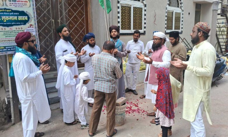 मस्जिद फैजाने मदीना में परचम कुशाई की रस्म अदायगी के बाद मुल्क की तरक्की खुशहाली के लिए हुईं दुआएं खैर मस्जिद फैजाने मदीना में परचम कुशाई की रस्म अदायगी के बाद मुल्क की तरक्की खुशहाली के लिए हुईं दुआएं खैर