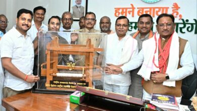 मुख्यमंत्री श्री विष्णु देव साय से बुनकर समाज के प्रतिनिधिमंडल ने की सौजन्य भेंट