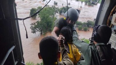 नाले में बही कार,पति-पत्नी, 2 बच्चों की मौत, बस्तर में बाढ़ में फंसे 6 लोगों को हेलीकॉप्टर से निकाला