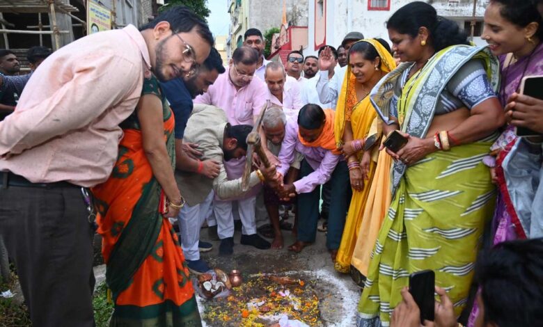 दक्षिण विधायक सुनील सोनी ने वार्ड 59 और 61 में विधायक निधि, प्रभारी मंत्री निधि के 5 कार्यों का लगभग 45 लाख में नये विकास कार्य करवाने पार्षदों सहित किया भूमिपूजन दक्षिण विधायक सुनील सोनी ने वार्ड 59 और 61 में विधायक निधि, प्रभारी मंत्री निधि के 5 कार्यों का लगभग 45 लाख में नये विकास कार्य करवाने पार्षदों सहित किया भूमिपूजन