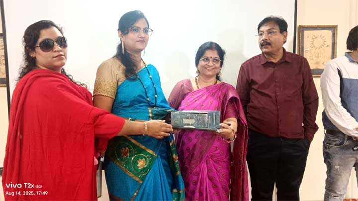 छत्तीसगढ़ी फिल्म मोहीं डारे 2 की मिडिया पार्टनर वैदिक न्यूज की एम् डी सैय्यद सलमा का हुआ सम्मान छत्तीसगढ़ी फिल्म मोहीं डारे 2 की मिडिया पार्टनर वैदिक न्यूज की एम् डी सैय्यद सलमा का हुआ सम्मान