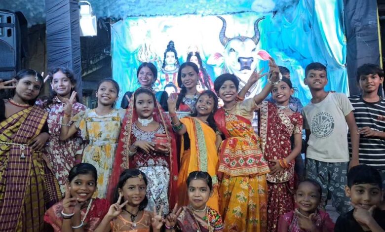 छत्तीसगढ़ी नृत्य और संस्कृति के रंगों से सजा आजाद क्लब का गणेश उत्सव छत्तीसगढ़ी नृत्य और संस्कृति के रंगों से सजा आजाद क्लब का गणेश उत्सव