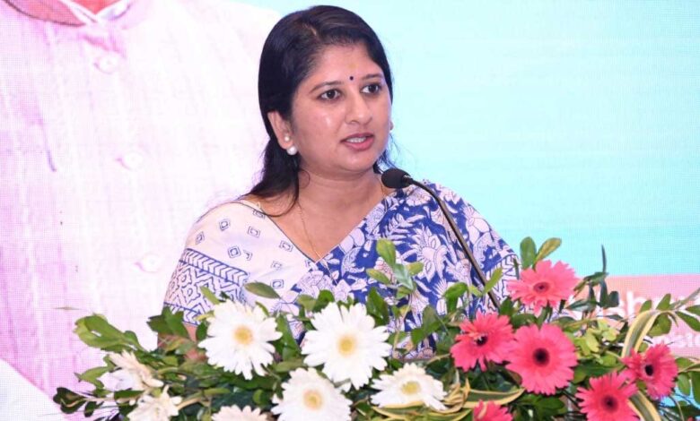 बाल आयोग ने शिक्षिका द्वारा बच्ची के साथ की गई अमानवीय हरकत पर लिया संज्ञान बाल आयोग ने शिक्षिका द्वारा बच्ची के साथ की गई अमानवीय हरकत पर लिया संज्ञान