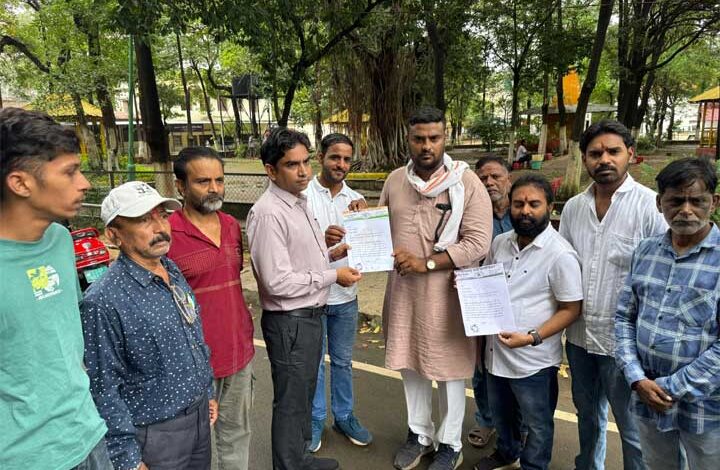 असंगठित क्षेत्र समस्या निवारण प्रकोष्ठ ने गोदावरी स्टील प्लांट हादसे में मृत व घायल हुए मजदूरों को न्याय हेतु सौंपा गया ज्ञापन असंगठित क्षेत्र समस्या निवारण प्रकोष्ठ ने गोदावरी स्टील प्लांट हादसे में मृत व घायल हुए मजदूरों को न्याय हेतु सौंपा गया ज्ञापन