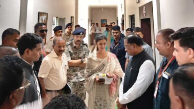 बाढ़ में बही पुस्तकें, टेबलेट भी हुआ खराब, पर नहीं रुकेगी पूनम की प्रतियोगी परीक्षा की तैयारी