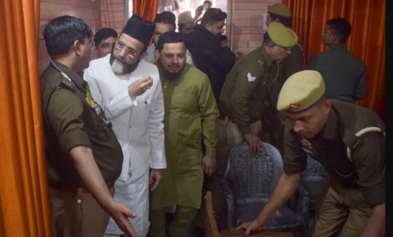 बरेली हिंसा मामले में मौलाना तौकीर रजा गिरफ्तार बरेली हिंसा मामले में मौलाना तौकीर रजा गिरफ्तार