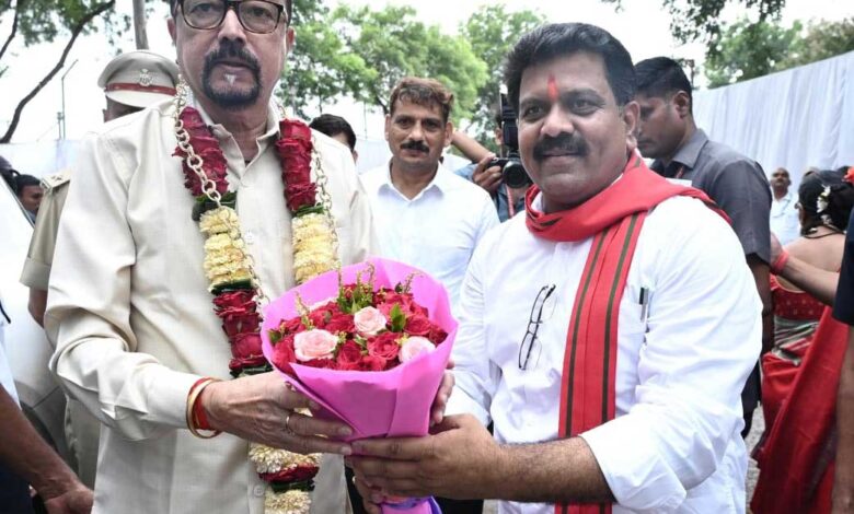 राज्यपाल श्री रमेन डेका ने भोरमदेव मंदिर में की विशेष पूजा-अर्चना, प्रदेश की खुशहाली एवं समृद्धि की कामना राज्यपाल श्री रमेन डेका ने भोरमदेव मंदिर में की विशेष पूजा-अर्चना, प्रदेश की खुशहाली एवं समृद्धि की कामना