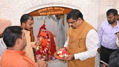 स्कूल शिक्षा मंत्री गजेन्द्र यादव ने धमतरी में माँ विंध्यवासिनी मंदिर में की पूजा-अर्चना स्कूल शिक्षा मंत्री गजेन्द्र यादव ने धमतरी में माँ विंध्यवासिनी मंदिर में की पूजा-अर्चना