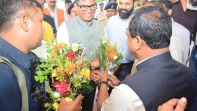 वित्त एवं जिले का प्रभारी मंत्री श्री ओ.पी. चौधरी के जशपुर आगमन पर जनप्रतिनिधियों और अधिकारियों ने किया आत्मीय स्वागत