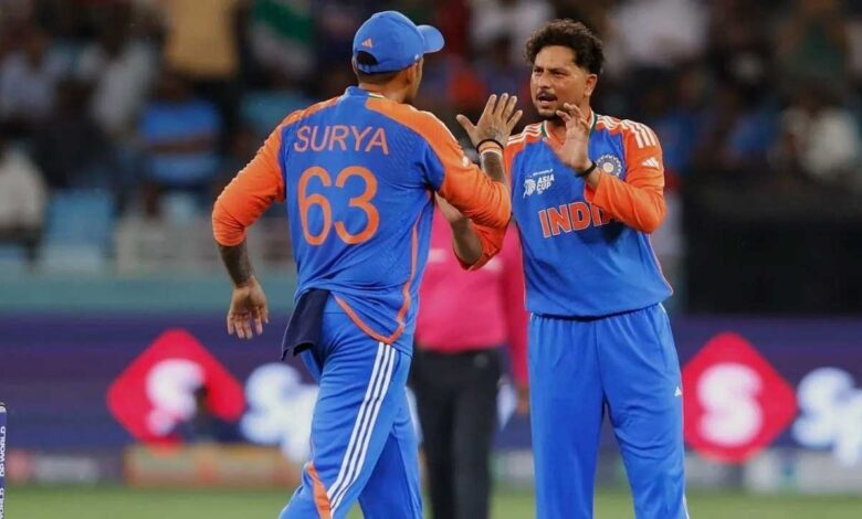 कुलदीप यादव ने टूर्नामेंट की शुरुआत धमाकेदार अंदाज में की, यूएई के खिलाफ दिखाया दम कुलदीप यादव ने टूर्नामेंट की शुरुआत धमाकेदार अंदाज में की, यूएई के खिलाफ दिखाया दम