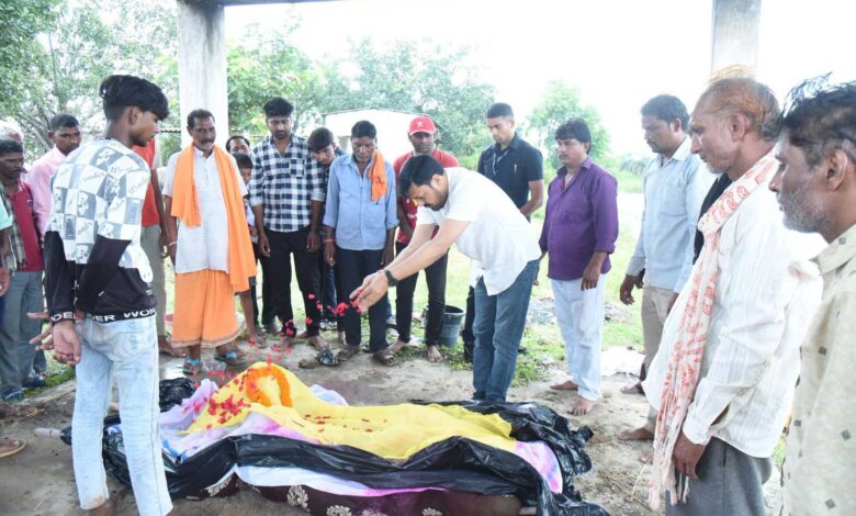 गोदावरी इस्पात में गर्म लोहे की चपेट में आने से 6 मजदूरों की मौत; विधायक अनुज पहुंचे अस्पताल, पुलिस-प्रशासन कों दिये जांच के निर्देश