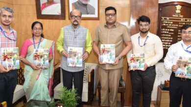 राज्यपाल श्री डेका ने पासपोर्ट कार्यालय की राजभाषा पत्रिका महतारी का विमोचन किया राज्यपाल श्री डेका ने पासपोर्ट कार्यालय की राजभाषा पत्रिका महतारी का विमोचन किया