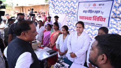 बाढ़ प्रभावितों का हाल जानने उनके बीच पहुँचे मुख्यमंत्री साय: अधिकारियों को राहत एवं पुनर्वास कार्यों में तेजी लाने के निर्देश