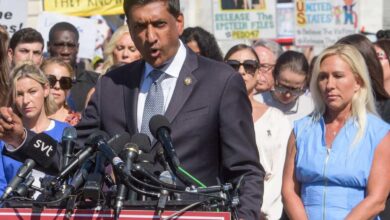 कैसे खुला घूम रहा था इतना खूंखार अपराधी, भारतीय की हत्या पर भड़के अमेरिकी सांसद कैसे खुला घूम रहा था इतना खूंखार अपराधी, भारतीय की हत्या पर भड़के अमेरिकी सांसद