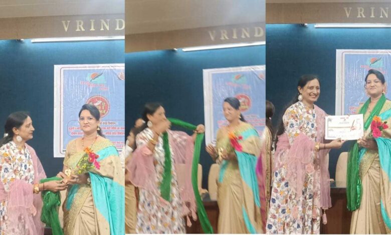 अखिल भारतीय हास्य कवि सम्मेलन का आयोजन वैदिक न्यूज की एम् डी सैय्यद सलमा का हुआ सम्मान अखिल भारतीय हास्य कवि सम्मेलन का आयोजन वैदिक न्यूज की एम् डी सैय्यद सलमा का हुआ सम्मान