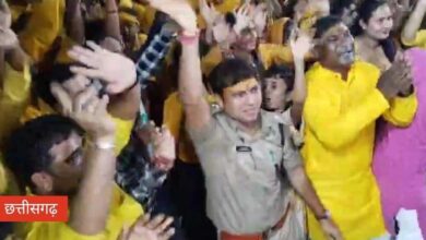 मुंगेली एसपी भोजराम पटेल भजन में थिरके, वर्दी की गरिमा और पुलिस आचार संहिता पर उठे सवाल मुंगेली एसपी भोजराम पटेल भजन में थिरके, वर्दी की गरिमा और पुलिस आचार संहिता पर उठे सवाल