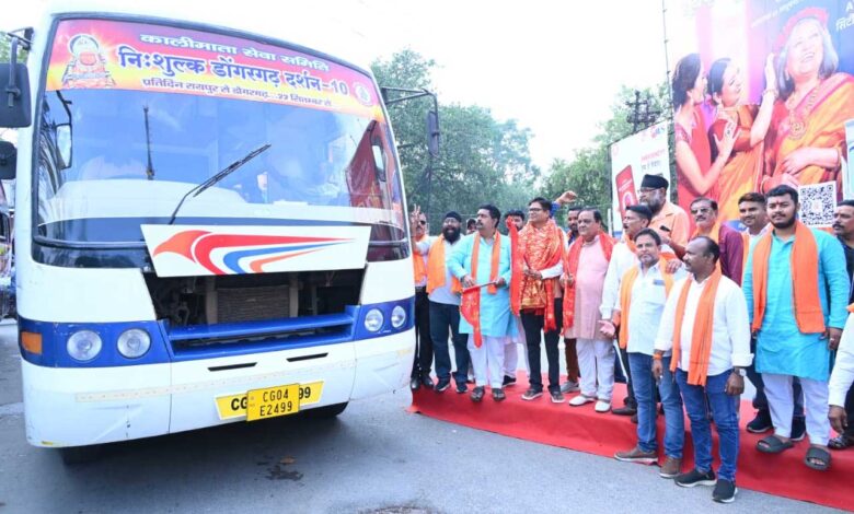 वित्त मंत्री ओ.पी. चौधरी ने महाकाली मंदिर में की पूजा-अर्चना वित्त मंत्री ओ.पी. चौधरी ने महाकाली मंदिर में की पूजा-अर्चना