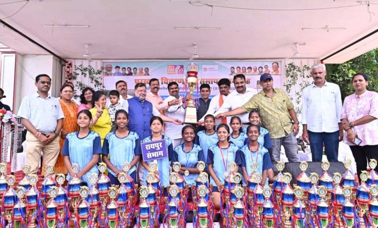 25वीं राज्य स्तरीय शाला क्रीड़ा प्रतियोगिता का समापन एवं पुरस्कार वितरण समारोह आयोजित : स्कूल शिक्षा मंत्री गजेंद्र यादव मुख्य अतिथि के रूप में हुए शामिल 25वीं राज्य स्तरीय शाला क्रीड़ा प्रतियोगिता का समापन एवं पुरस्कार वितरण समारोह आयोजित : स्कूल शिक्षा मंत्री गजेंद्र यादव मुख्य अतिथि के रूप में हुए शामिल