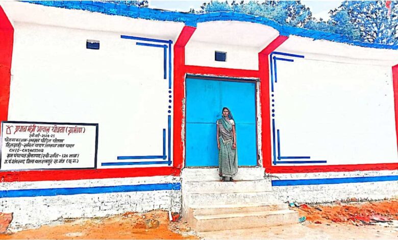 अपना घर मिला तो सविता को जीवन में मिला नया संबल अपना घर मिला तो सविता को जीवन में मिला नया संबल