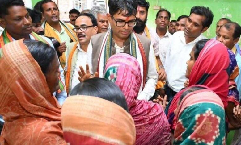 वित्त मंत्री ओ पी चौधरी ने बाढ़ से बचाने सरिया क्षेत्र में जनता को दी सौगात