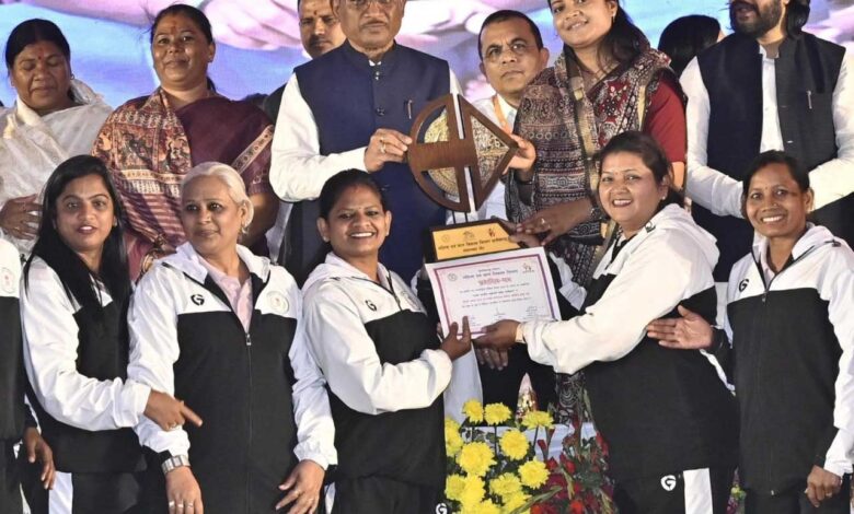 महतारियों के सशक्तिकरण में छत्तीसगढ़ सरकार ने कायम की मिसाल महतारियों के सशक्तिकरण में छत्तीसगढ़ सरकार ने कायम की मिसाल