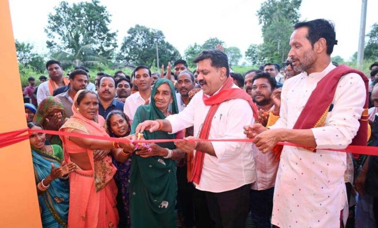 उपमुख्यमंत्री विजय शर्मा ने ग्राम कुरूवा में सामुदायिक भवन का किया लोकार्पण उपमुख्यमंत्री विजय शर्मा ने ग्राम कुरूवा में सामुदायिक भवन का किया लोकार्पण