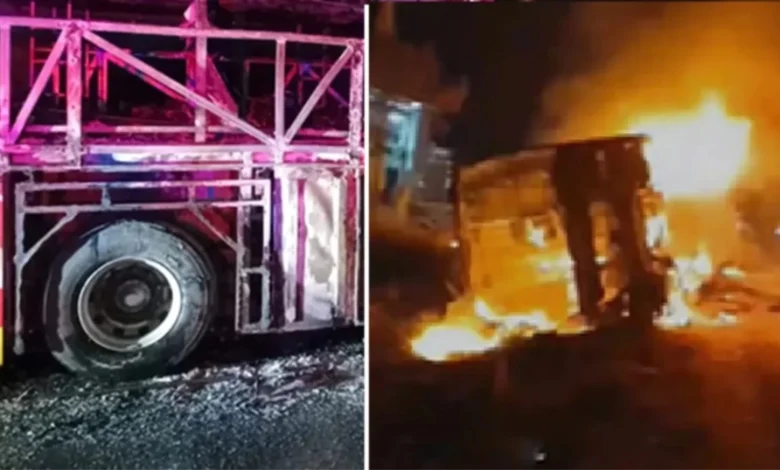 आंध्रप्रदेश में चलती बस में आग, 12 जिंदा जले आंध्रप्रदेश में चलती बस में आग, 12 जिंदा जले