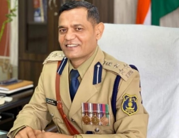 इंस्पेक्टर की पत्नी और IPS डांगी का मामला गरमाया, जांच शुरू… इंस्पेक्टर की पत्नी और IPS डांगी का मामला गरमाया, जांच शुरू…