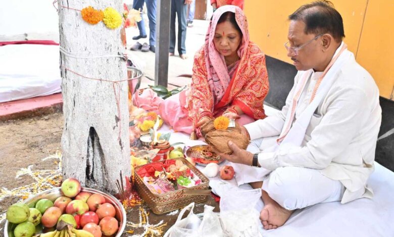 आंवला नवमी पर मुख्यमंत्री ने आंवला वृक्ष की पूजा कर प्रदेशवासियों के सुख-समृद्धि की कामना की