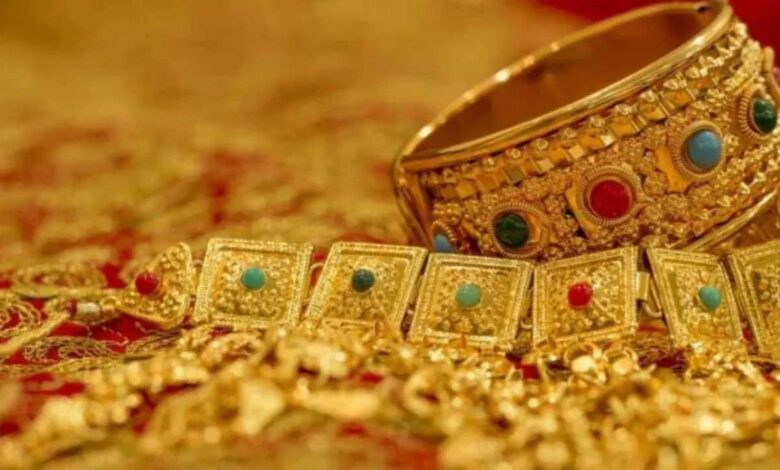 सोने-चांदी और हो गए सस्ते सोने-चांदी और हो गए सस्ते